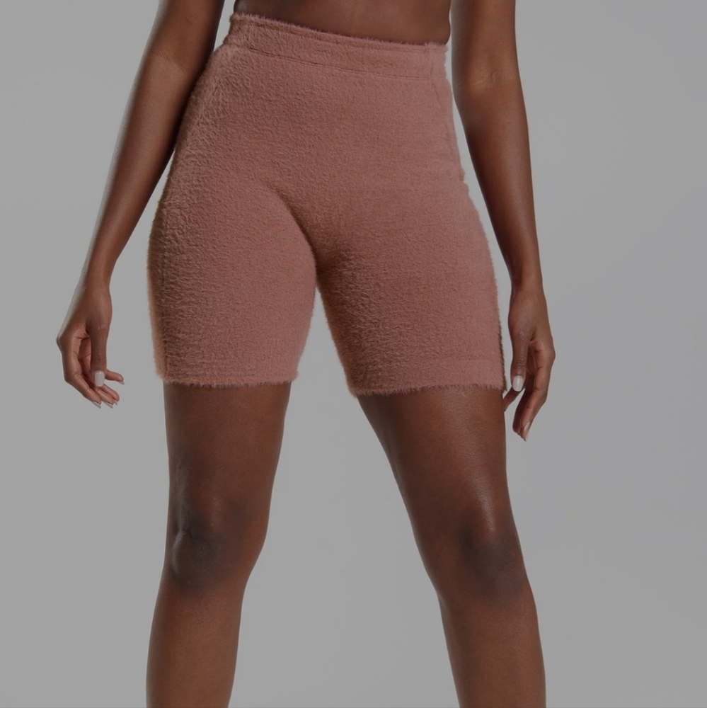WHITNEY EYELASH KNIT SHORTS. CANYON RED.